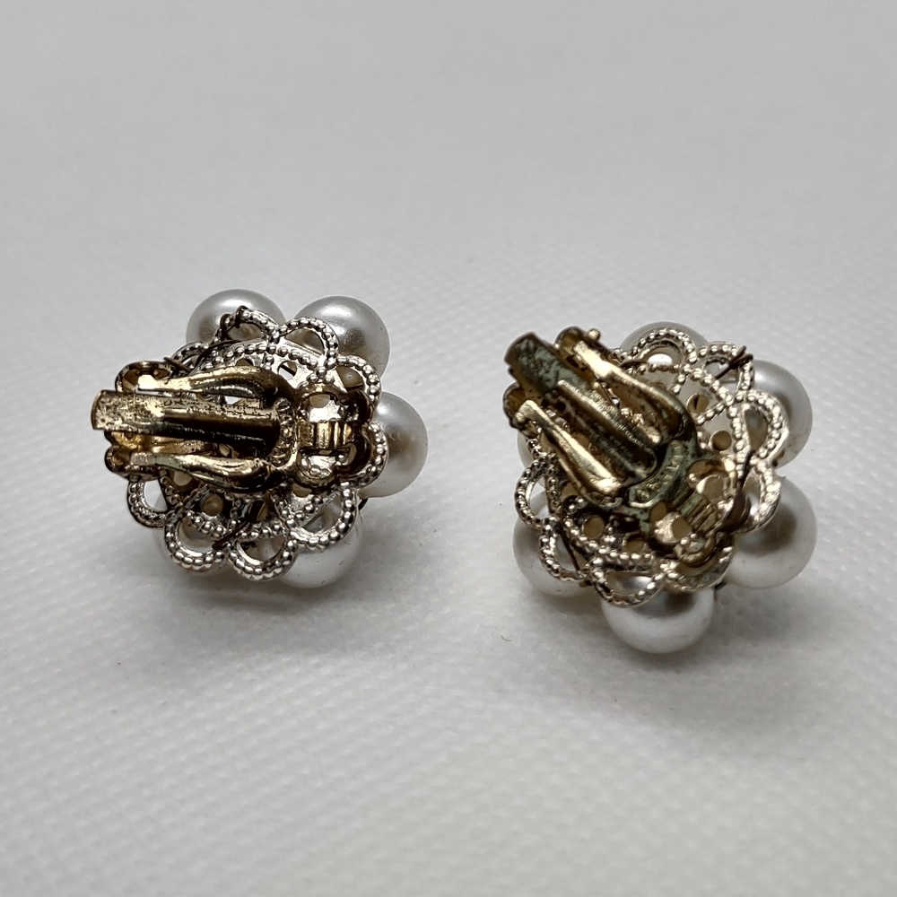Vintage Pearl Cluster Clip On Earrings - Picture 5 of 7